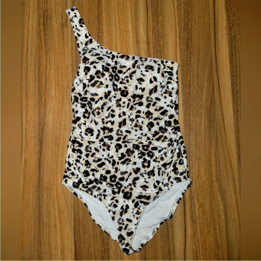 Nip tuck Leopard Print One-Shoulder Swimsuit